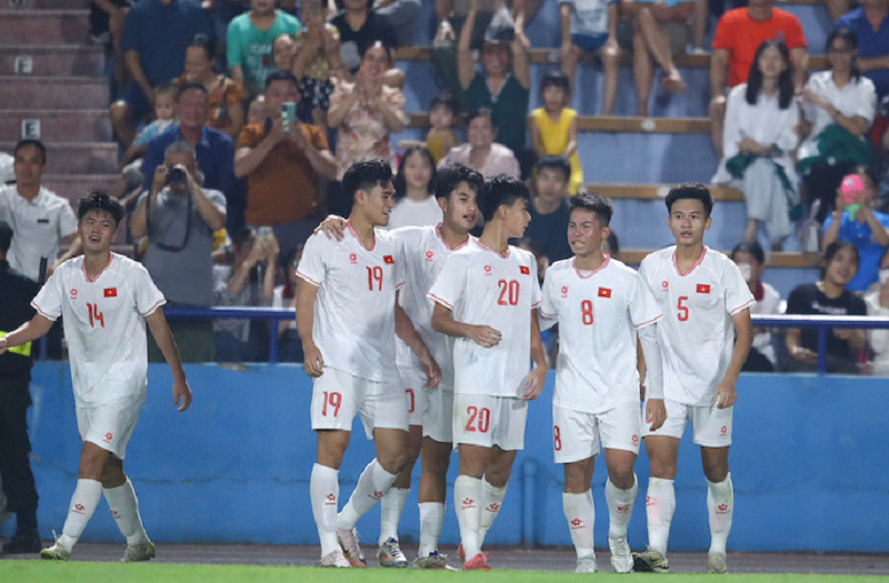 danh-bai-u17-myanmar-hlv-cristiano-roland-van-chua-hai-long