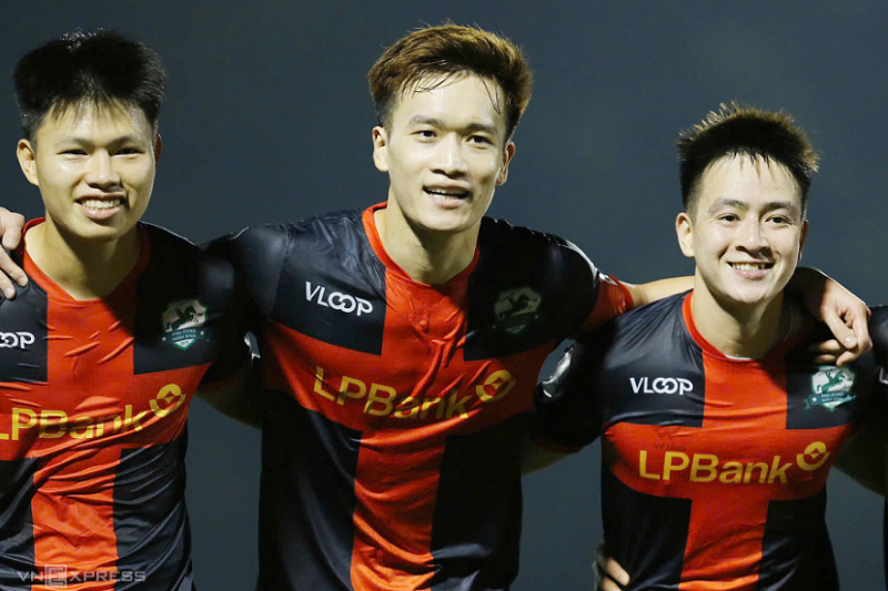 lap-sieu-pham-hoang-duc-duoc-tung-ho-len-tan-may