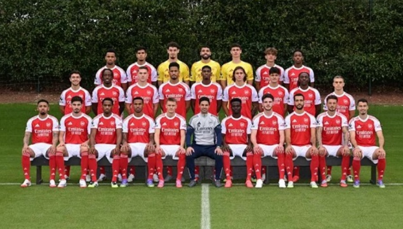 arsenal-cong-bo-anh-doi-hinh-mua-2025-26-tin-hieu-lac-quan-tu-cac-ca-chan-thuong